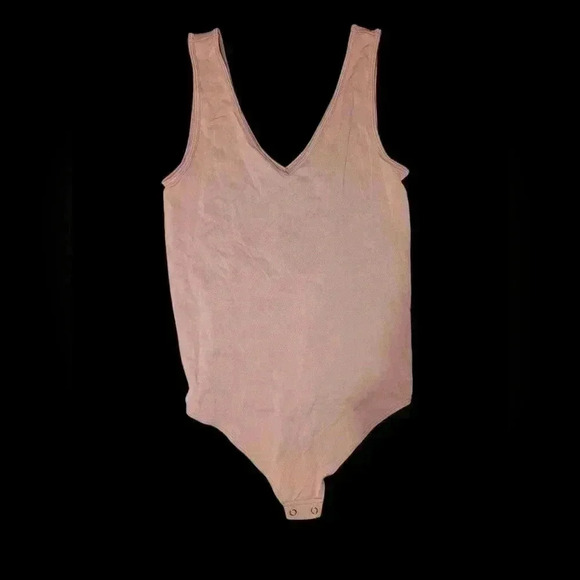 *3 for $25* 4 Medium women bodysuits - Picture 4 of 4